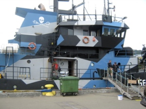 Gangplank and random Sea Shepherd crew leaving ship